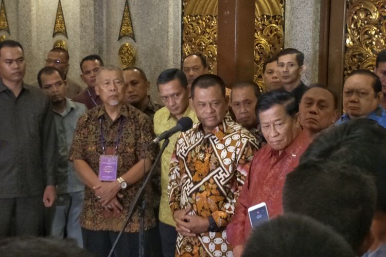 Panglima TNI Jenderal Gatot Nurmantyo saat memberikan keterangan pers usai menghadiri acara Malam Akrab Musyawarah Nasional Persatuan Purnawirawan ABRI (Pepabri) di Hotel Kartika Chandra, Jakarta Selatan, Rabu (22/11/2017) malam. 