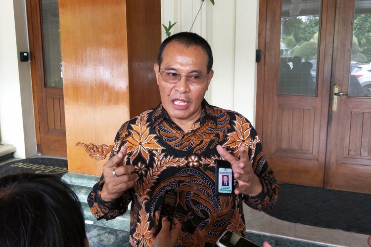 Direktur Jenderal Pencegahan dan Pengendalian Penyakit Kementerian Kesehatan, Mohamad Subuh, saat ditemui usai rapat koordinasi di Kemenko Polhukam, Jakarta Pusat, Selasa (19/12/2017).  