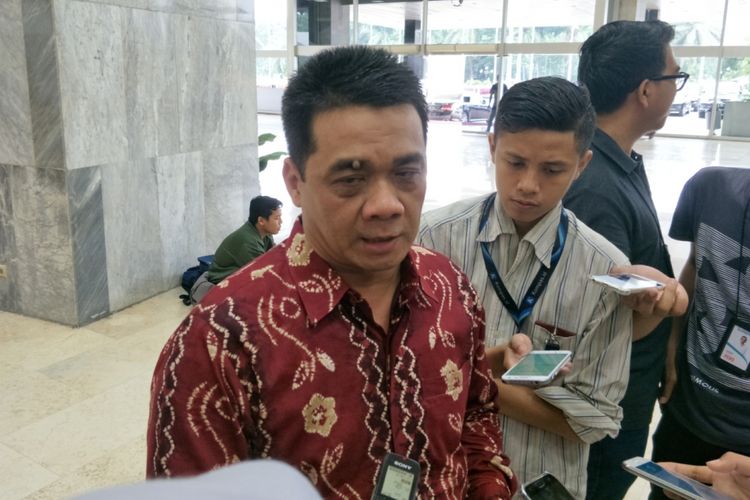 Wakil Ketua Komisi II DPR dari fraksi Partai Gerindra Ahmad Riza Patria saat ditemui di Kompleks Parlemen, Senayan, Jakarta, Jumat (12/1/2018). 
