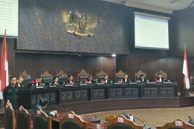 Suasana sidang pembacaan putusan di gedung Mahkamah Konstitusi, Jakarta Pusat, Rabu (21/2/2018).