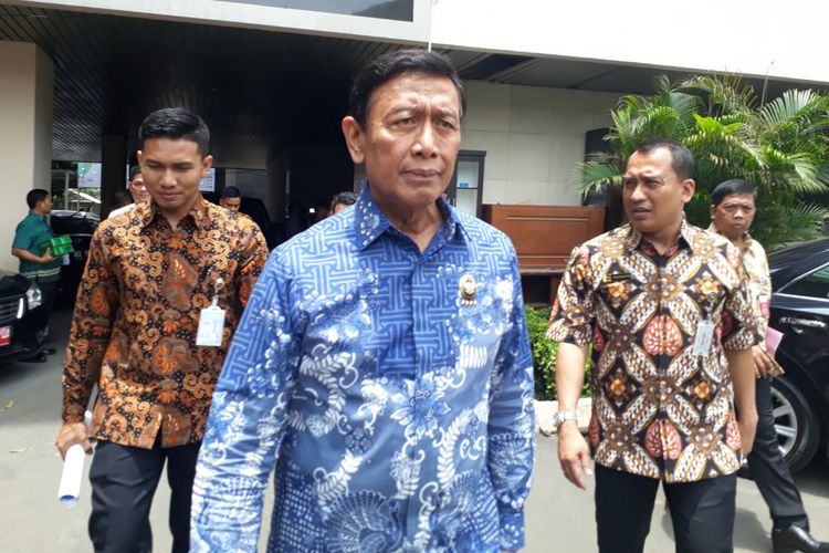 Menteri Koordinator Bidang Politik, Hukum dan Keamanan, Wiranto usai rapat di kantornya, Jumat (23/2/2018).