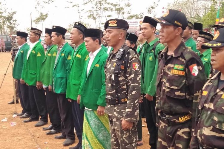 Pengurus Anak Cabang (PAC) Gerakan Pemuda (GP) Ansor Ungaran Timur, Kabupaten Semarang menggelar apel kebangsaan di Lapangan Kawengen, Minggu (12/8/2018) siang. Mereka mendeklarasikan diri untuk mewujudkan Pemilu yang damai serta  bebas dari money politic, intimidasi dan ujaran kebencian.