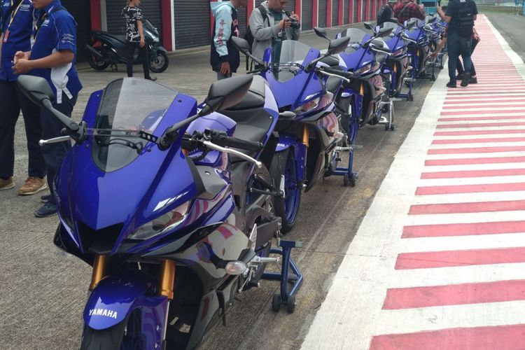 Media mendapatkan kesempatan untuk menjajal R25 dan Freego di Sirkuit Sentul, Bogor