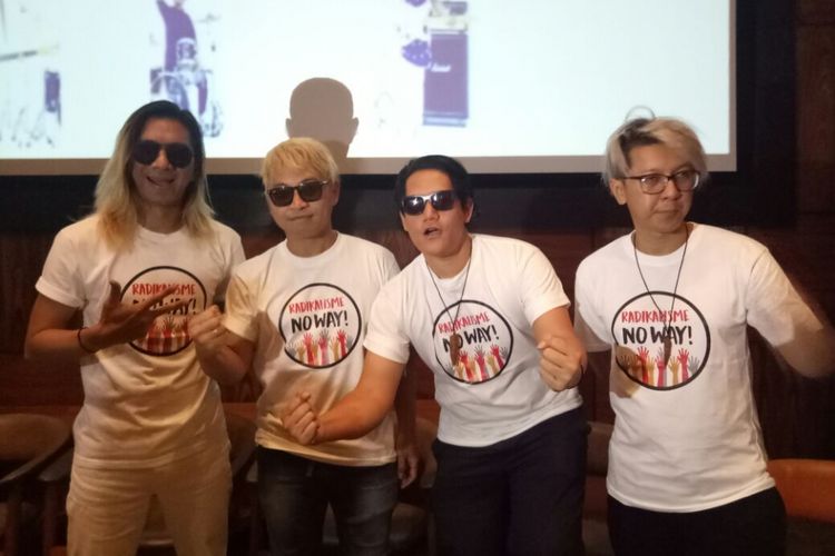 J-Rocks berpose saat  jumpa pers peluncuran klip video Wudhu di kawasan Kemang, Jakarta Selatan, Selasa (23/1/2018).