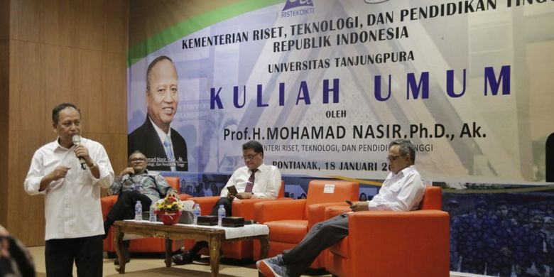 Menristekdikti saat memberi kuliah umum di hadapan mahasiswa Bidikmisi Universitas Tanjungpura (Untan), Jumat (18/1/2019) di Gedung Konferensi Untan, Pontianak.