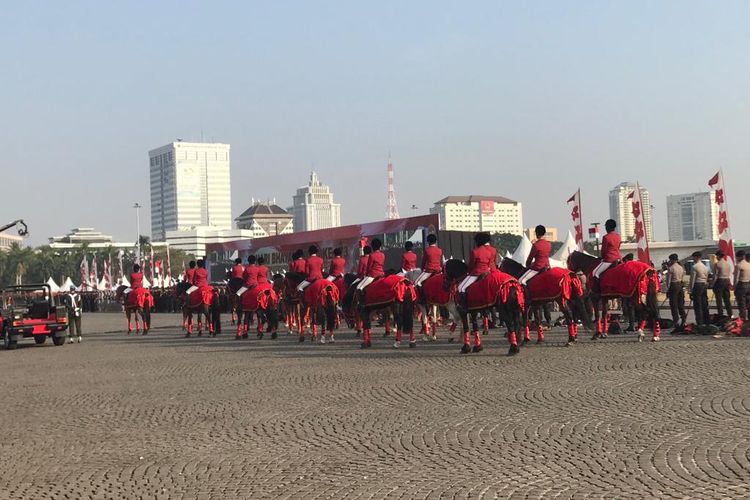Polri menggelar upacara HUT ke-73 Bhayangkara di Lapangan Silang Monas, Jakarta Pusat, Rabu (10/7/2019).