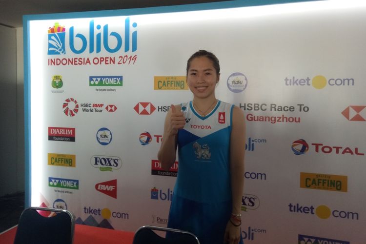 Pebulu tangkis tunggal putri Thailand, Ratchanok Intanon usai berlaga di babak kedua Indonesia Open 2019 di Istora Senayan, Jakarta, Kamis, 18 Juli 2019.