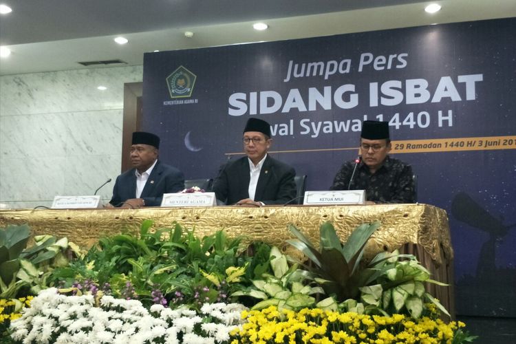 Menteri Agama Lukman Hakim Saifuddin menyampaikan hasil sidang isbat penetapan 1 Syawal 1440 H di Kemenag, Jalan M.H Thamrin, Senin (3/6/2019). 