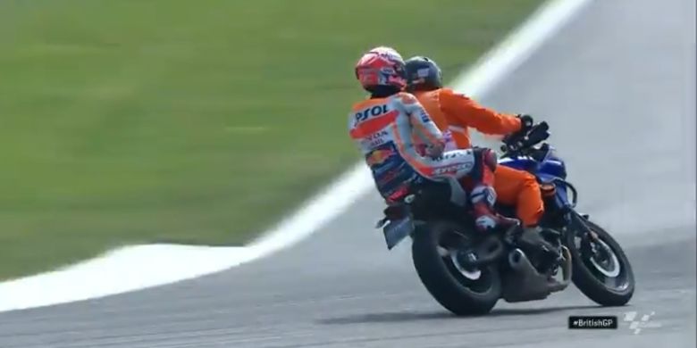 Marquez kehabisan bensin setelah melawan Rins di MotoGP Inggris