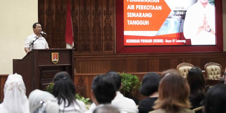 Wali Kota Semarang, Hendrar Prihadi, saat hadir bersama Henk Ovink pada seminar Water As Leverage Of Recilient City di Balaikota Semarang, Rabu (13/3/2019).  