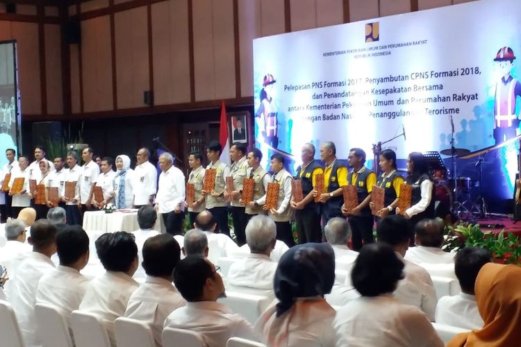 Pelepasan PNS formasi 2017 dan penyambutan calon PNS 2018 Kementerian PUPR pada Senin (22/4/2019) di Gedung Pewayangan Kautaman, Taman Mini Indonesia Indah, Jakarta.