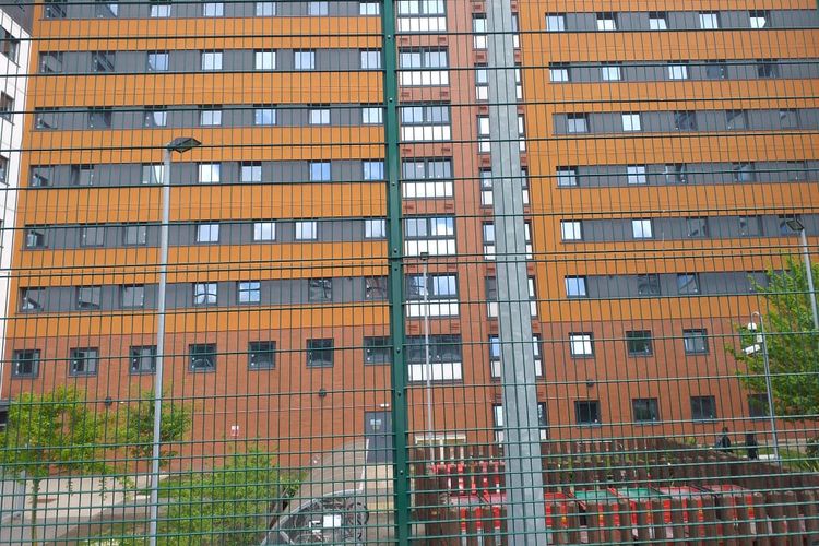 Bangunan flat tempat tinggal skuad Garuda Select di Birmingham, Inggris.