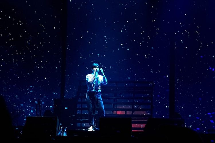 Kim Jae Hwan menanyikan lagu My Star dalam fan meeting ?MIN:D? di di Istora Senayan, Jakarta, Sabtu (29/6/2019)