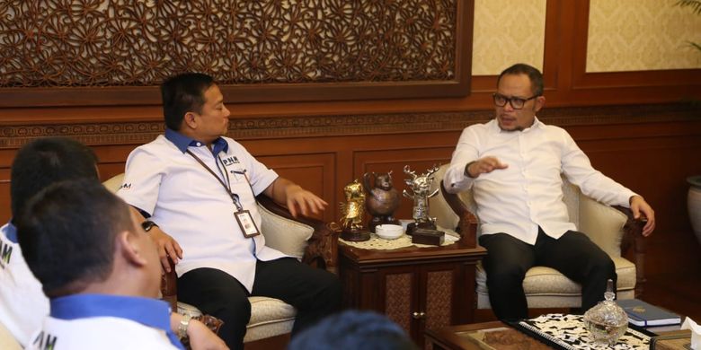 Menaker Hanif Dakhiri menerima audiensi  Direktur Utama Penanaman Nasional Madani Arief  Mulyadi di kantor Kementerian Tenaga Kerja, Jakarta, Senin (13/5/19). 
