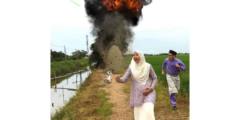 Foto unik sebuah keluarga di Malaysia saat Lebaran viral. Foto ini mengambil tema berbeda setiap tahunnya. Ini foto Lebaran 2016 dengan tema Star Wars.