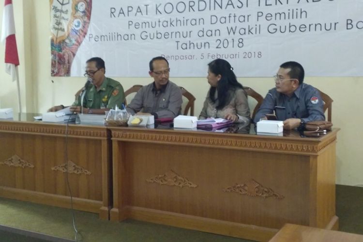 KPU Bali menggelar  rapat kordinasi terpadu pemutakhiran data pemilihan gubernur dan wakil gubernur Bali tahun 2018 di kantor KPU Bali, Senin (5/2/2018).