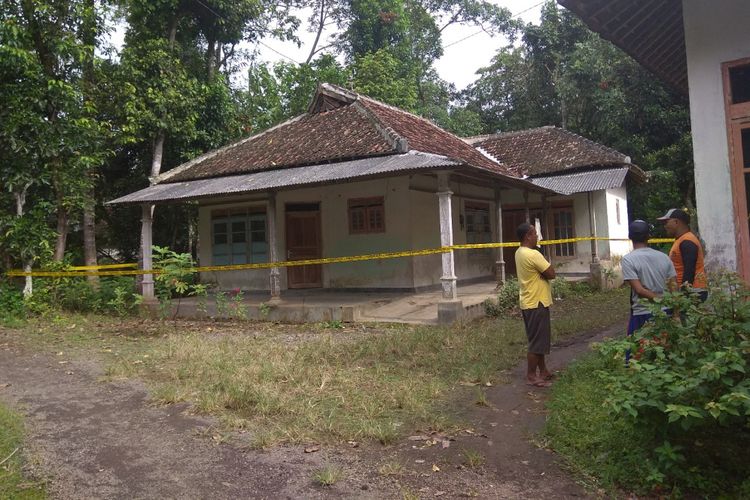 Rumah yanh digeledah Densus 88 di Dusun Rejosari Desa Benculuk Kecamatan Cluring yang ditinggali oleh Rizal Muzaki