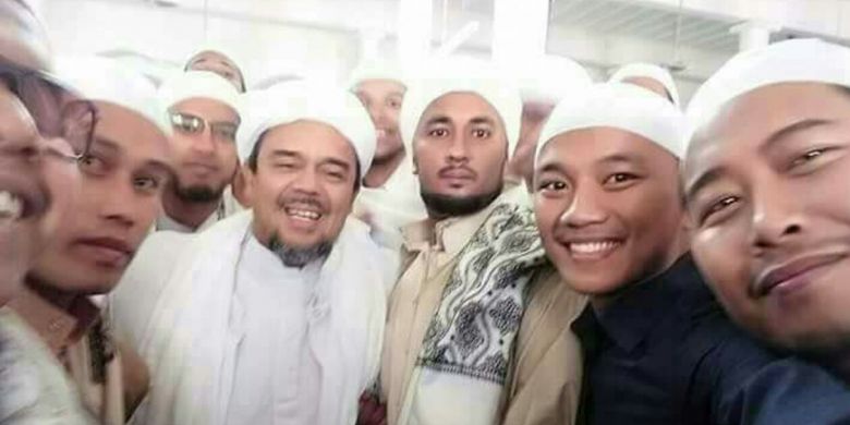 Kegiatan Rizieq Shihab yang berlebaran di Yaman. (dok. Kapitra Ampera) 