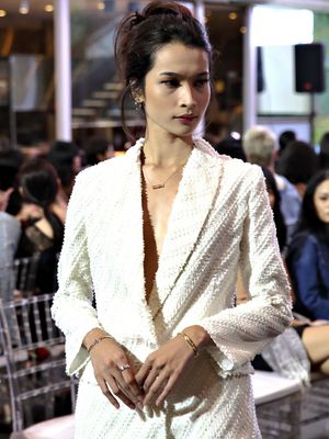 Perhiasan Tiffany & Co yang dipamerkan pada peragaan busana kolaborasi Tiffany & Co dan desaimer Willsen Willim pada acara Object of Desire di Plaza Indonesia, Senin (29/10/2018).