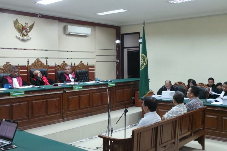 Sidang pembacaan pledoi terdakwa perkara suap Bupati Mojokerto di Pengadilan Tipikor Surabaya, Rabu (27/3/2019)
