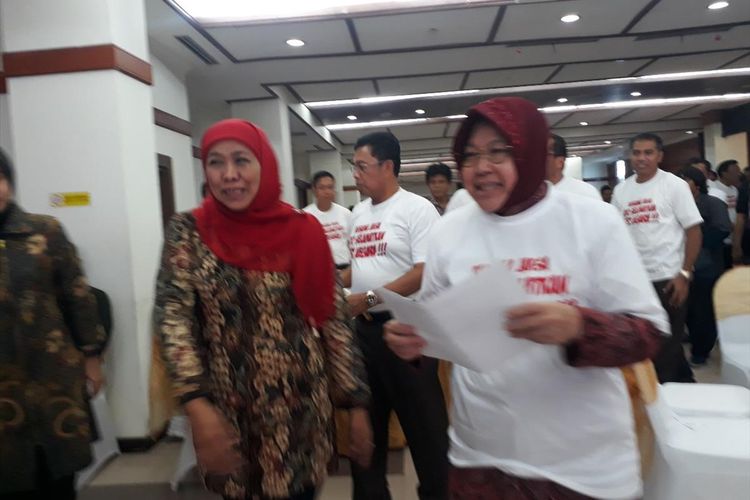 Gubernur Khofifah dan Wali Kota Risma saat menghadiri acara penyerahan aset YKP di Kejati Jatim, Kamis (18/7/2019)