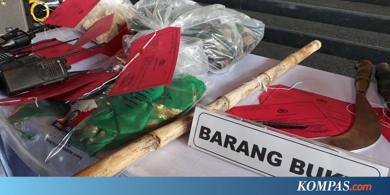 Seragam Mirip TNI Diamankan dari Lokasi Perusakan Kantor Polsek di Sampang