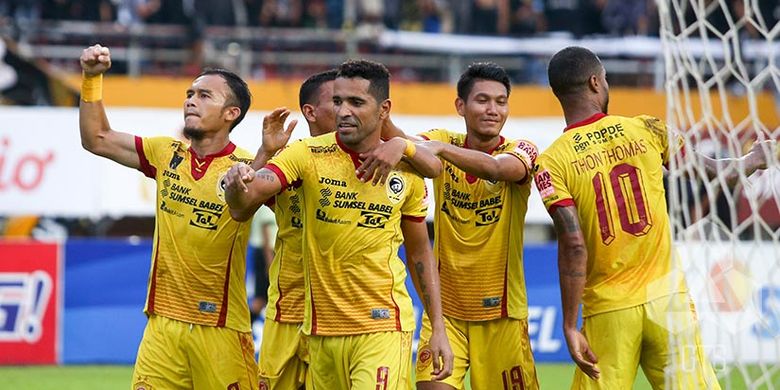 Sriwijaya FC merayakan gol dilakukan oleh alberto Gonzalves melawan Bhayangkara belum lama ini