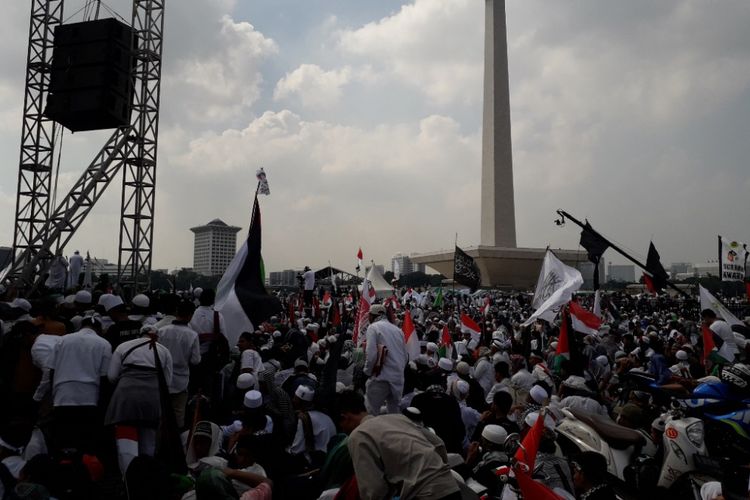 Ribuan peserta Aksi Solidaritas Baitul Maqdis memadati lapangan Monumen Nasional, Jakarta Pusat, pada Jumat (11/5/2018) siang.