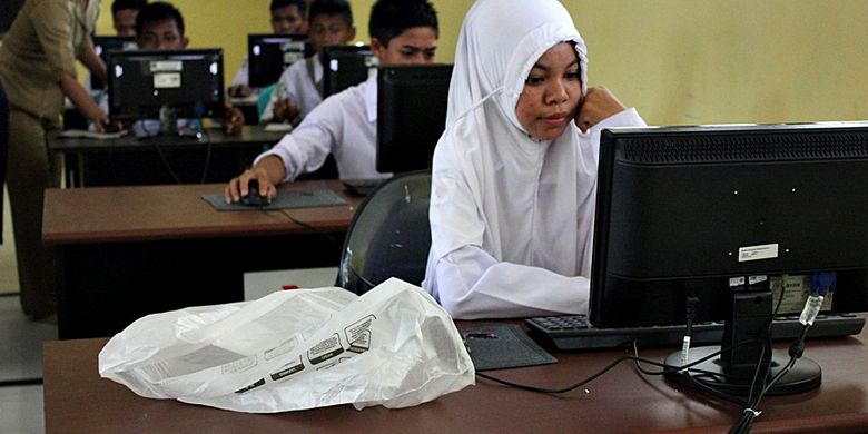  Foto Siswa SMPN 3 Nunukan belajar di ruangan Lab Computer. Dinas Pendidikan Kabupaten Nunukan Pecat 3 guru PNS yang mangkir mengajar. 