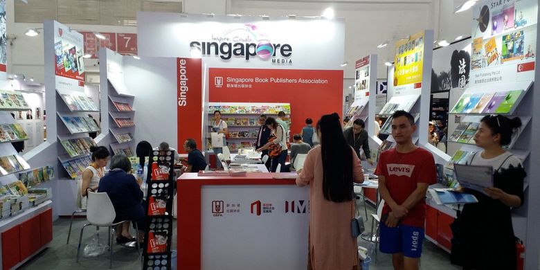 Terlihat stan milik perwakilan penerbit buku dari Singapura dalam pameran Beijing International Book Fair 2017 yang berlangsung pada 23-27 Agustus 2017 di Beijing, China.