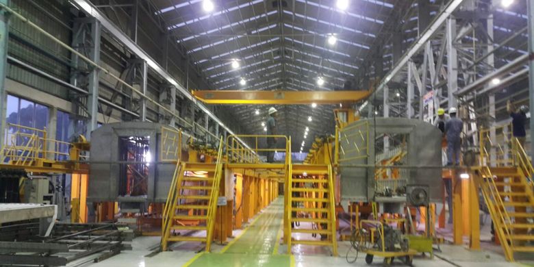 Proses pembuatan kereta api bandara Minangkabau dan Bandara Adi Sumarmo oleh PT Industri Kereta Api (INKA), Madiun.