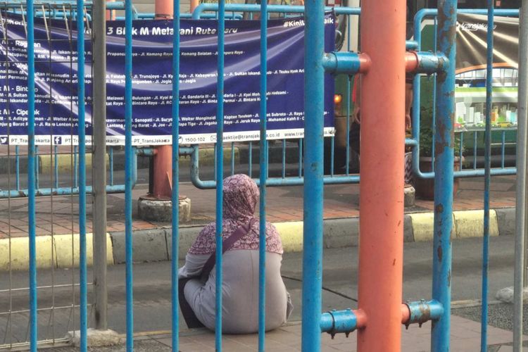 Terminal Blok M, Halte Transjakarta Andalan dengan Segala 