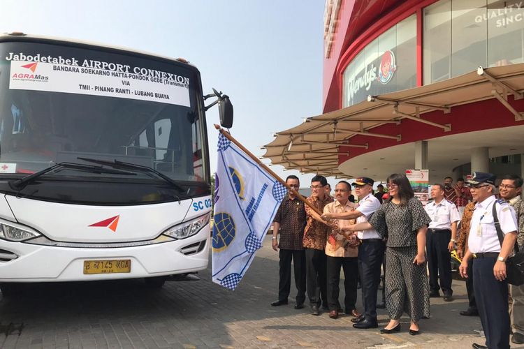 Peluncuran layanan bus Bandara Soekarno-Hatta, Jabodetabek Airport (JA) Connexion yang melayani rute dari dan menuju kawasan Pondok Gede, Bekasi dan sekitarnya, di Atrium Pondok Gede, Kamis (18/10/2018).