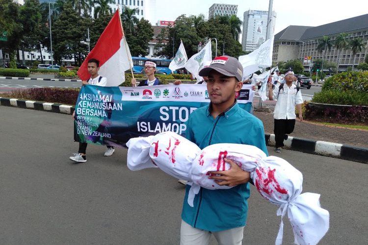 Aliansi Pemuda Indonesia (API) gelar aksi damai kecam peristiwa pembunuhan umat muslim di Selandia Baru, Jumat (22/3/2019)