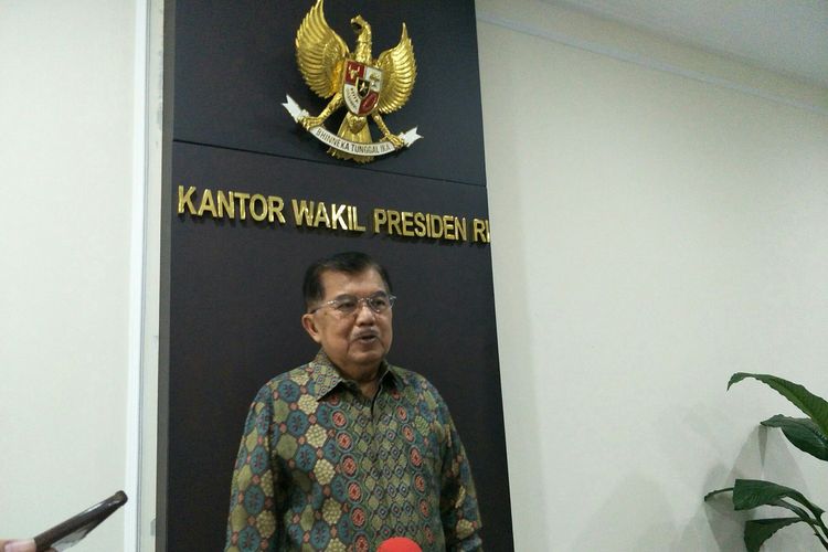 Wakil Presiden Jusuf Kalla di Kantor Wapres, Jakarta