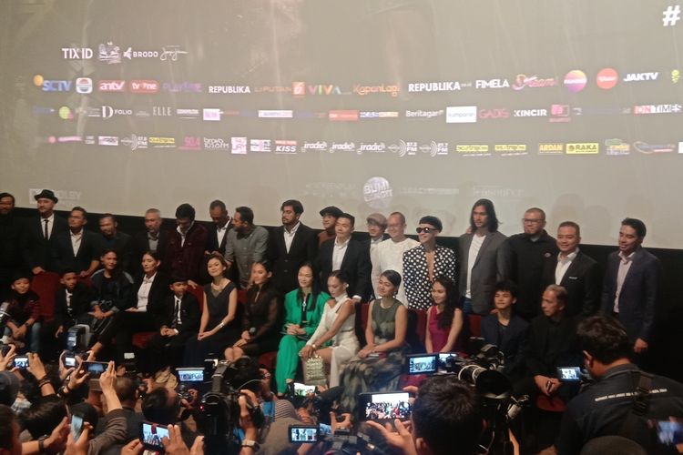 Para pemain film Gundala dan produser dalam screening di XXI Epicentrum, Kuningan, Jakarta Selatan, Rabu (28/8/2019).