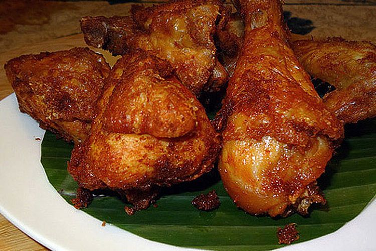 Ayam Paniki merupakan kuliner yang berasal dari Ambon dan cocok dinikmati pada saat hari kemerdekaan.