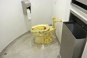 Niat Pinjam Lukisan, Trump Malah Ditawari Toilet Emas 18 Karat