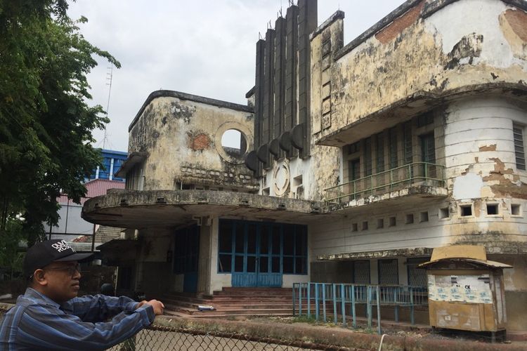 Gedung bioskop Irama Pamekasan sudah tidak beroperasi lagi sejak tahun 2003. Gedung bioskop ini sudah tidak terawat lagi sejak ditutup. 