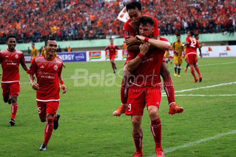 Marko Simic merayakan gol Persija Jakarta ke gawang Mitra Kukar pada pertandingan perempat final Piala Presiden 2018 di Stadion Manahan, Solo, Minggu (4/2/2018).