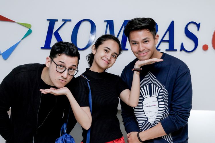 Nino Fernandez, Michelle Ziudith, Fero Walandouw (kiri ke kanan), berpose saat media visit di Kompas.com, Gedung Kompas Gramedia, Palmerah, Jakarta, Rabu (25/4/2018). Mereka beradu akting di film terbaru berjudul Ananta yang  tayang pada 3 Mei 2018.