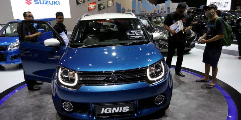 Suzuki Ignis dipamerkan saat ajang Indonesia International Motor Show (IIMS) 2017 di JI Expo, Kemayoran, Jakarta, Jumat (28/4/2017). Ajang pameran otomotif terbesar di Indonesia ini akan berlangsung hingga 7 Mei mendatang. KOMPAS IMAGES/KRISTIANTO PURNOMO