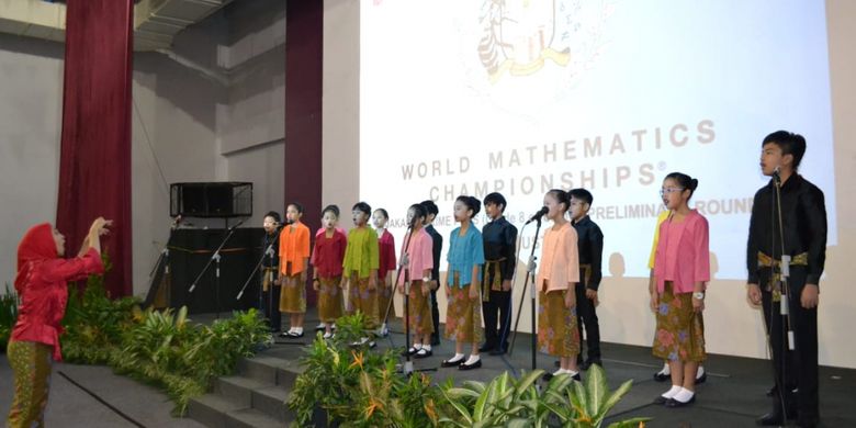 Siswa SD Binus School Simprug peraih medali emas 6th Asia Arts Festival di Singapura tampil sebagai pembuka acara WMC 2018.