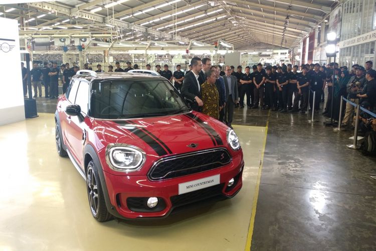 Lini produksi Mini Countryman di pabrik perakitan Sunter