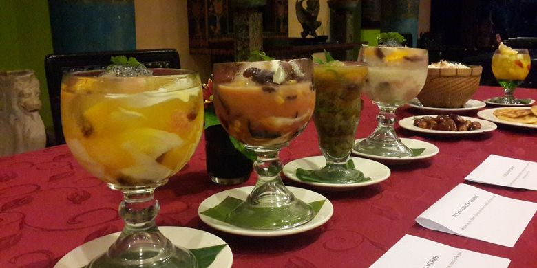 Sejumlah menu minuman asal Indonesia dan Malaysia yang disajikan di Hotel Tugu, Kota Malang, Jawa Timur selama Ramadhan, Selasa (7/5/2019).