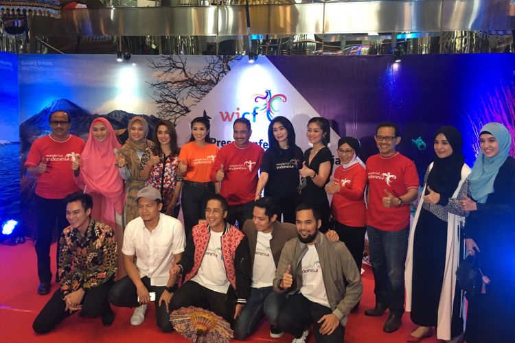 Kementerian Pariwisata dan 21 Artis Enterpreneur melakukan Co-Branding Wonderful Indonesia di Gedung Kementerian Pariwisata, Jakarta, Selasa (14/11/2017). 