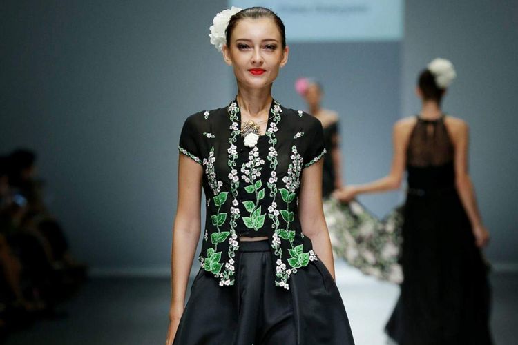 Kebaya Encim garapan Roemah Betawi di Jakarta Fashion Week 2016