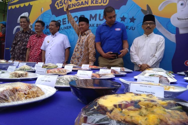 Wakil Gubernur Jawa Barat dalam pembukaan Festival Kuliner Kraft di Bandung, Sabtu (7/9/2019).