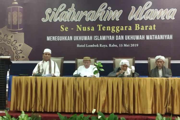 Prof. Masnun Tahir PWNU NTB kiri, dalam sambutannya agenda Silaturahim Ulama Se-Nusa Tenggara Barat Rabu (15/5/2019)
