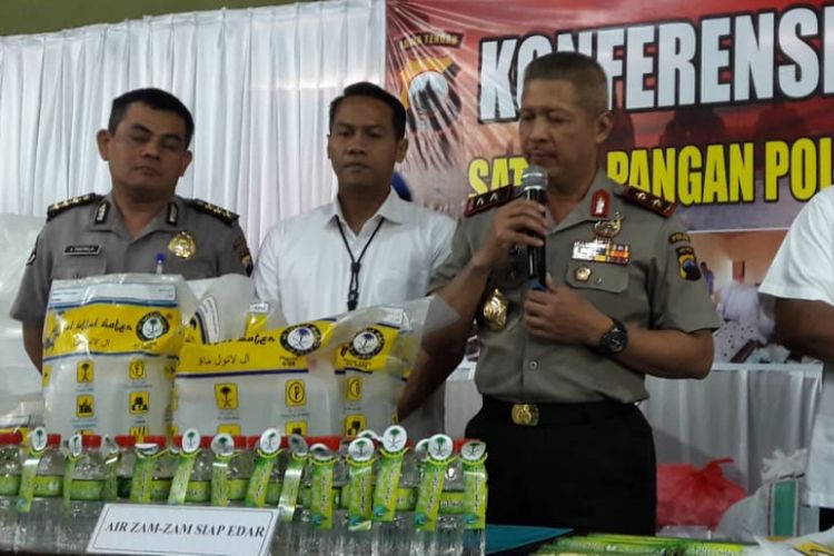 Kapolda Jawa Tengah Irjen Condro Kirono menjelaskan soal temuan produksi air zam-zam palsu yang ditemukan di Batang, sebelum Idul Adha, Rabu (8/8/2018).